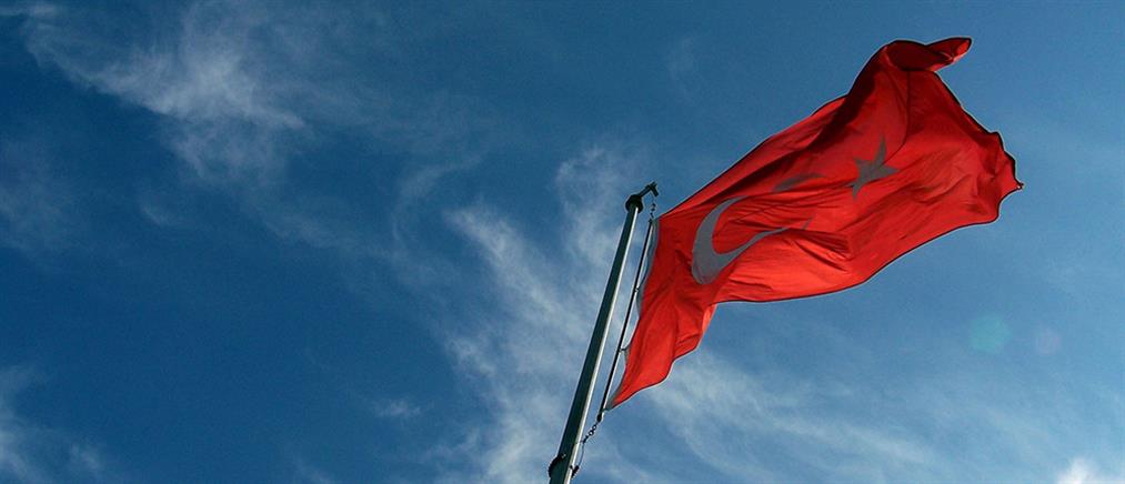Όλο και πιο οπισθοδρομική η τουρκική κοινωνία σύμφωνα με έρευνα
