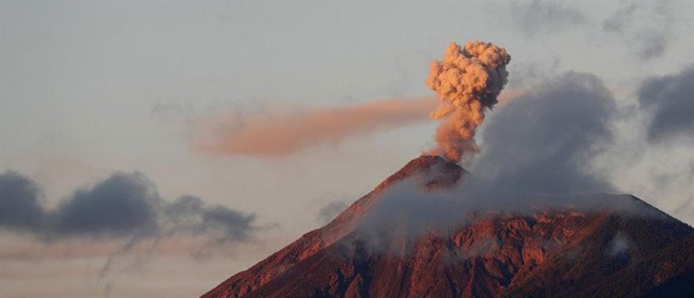 Γουατεμάλα: Εξερράγη το ηφαίστειο Φουέγκο - Συναγερμός στις Αρχές (βίντεο)