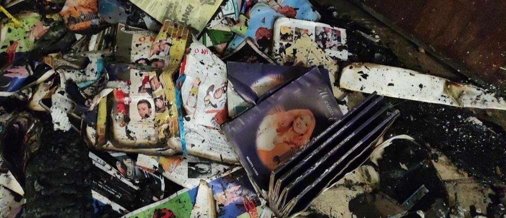 Φωτιά στη στοά Κεφαλληνίας: Καταστράφηκε υλικό του θεάτρου “Μπροντγουέι”