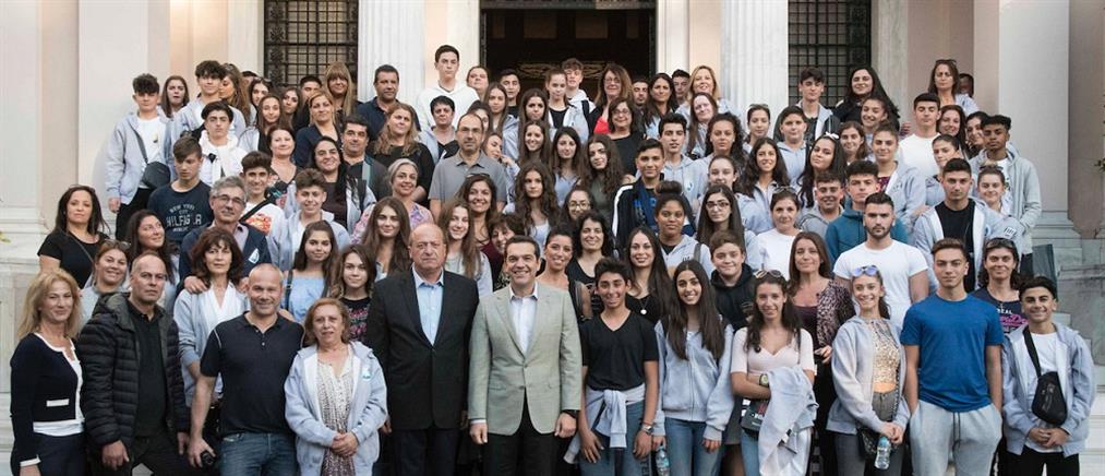 Μαθητές ομογενειακού σχολείου υποδέχθηκε ο Αλέξης Τσίπρας