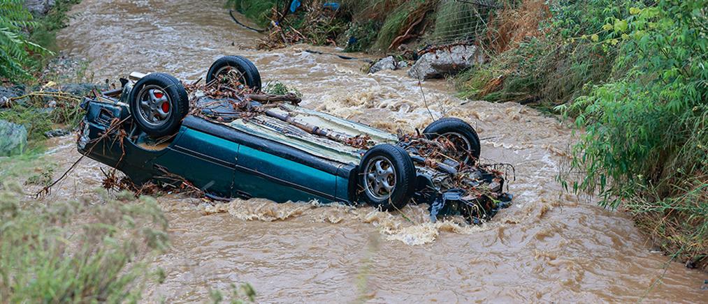 Κακοκαιρία - Λέσβος: Πλημμύρες και παράσυρση αυτοκινήτου στο Πλωμάρι (εικόνες)