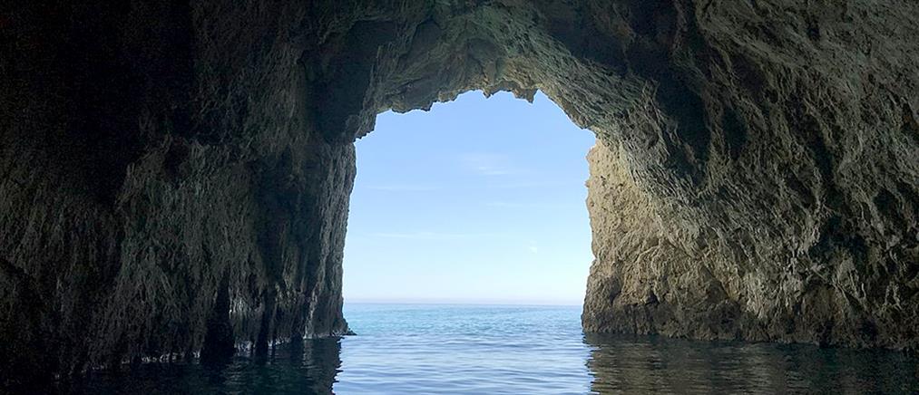 Ζάκυνθος: Κολυμπούσε σε σπηλιά και την πλάκωσε βράχος