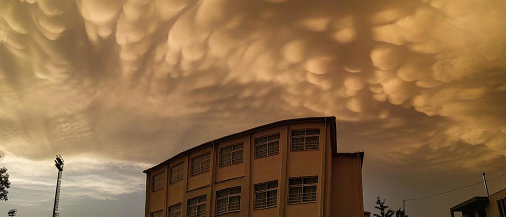 Λάρισα: Σύννεφα Mammatus κάλυψαν τον ουρανό (βίντεο)