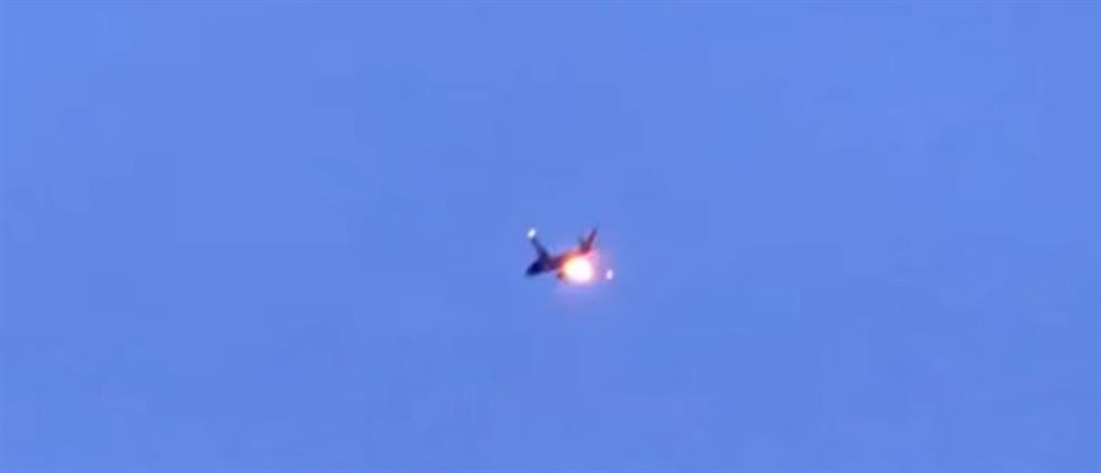 Τρομακτικό: Κινητήρας αεροσκάφους πιάνει φωτιά λίγο μετά την απογείωση (βίντεο)
