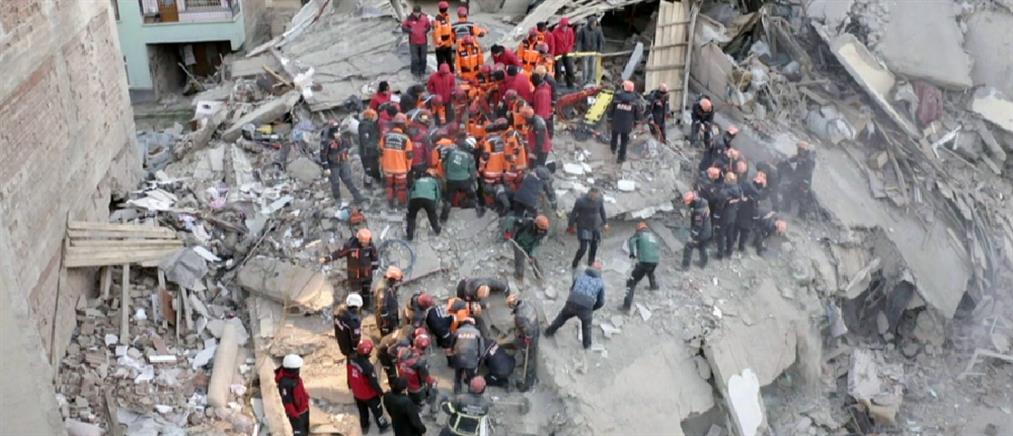Σεισμός στην Τουρκία: δεκάδες νεκροί και εγκλωβισμένοι στα χαλάσματα