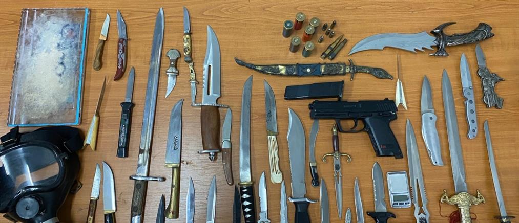 Καλλιθέα: Συνελήφθη ληστής με δεκάδες μαχαίρια (εικόνες)