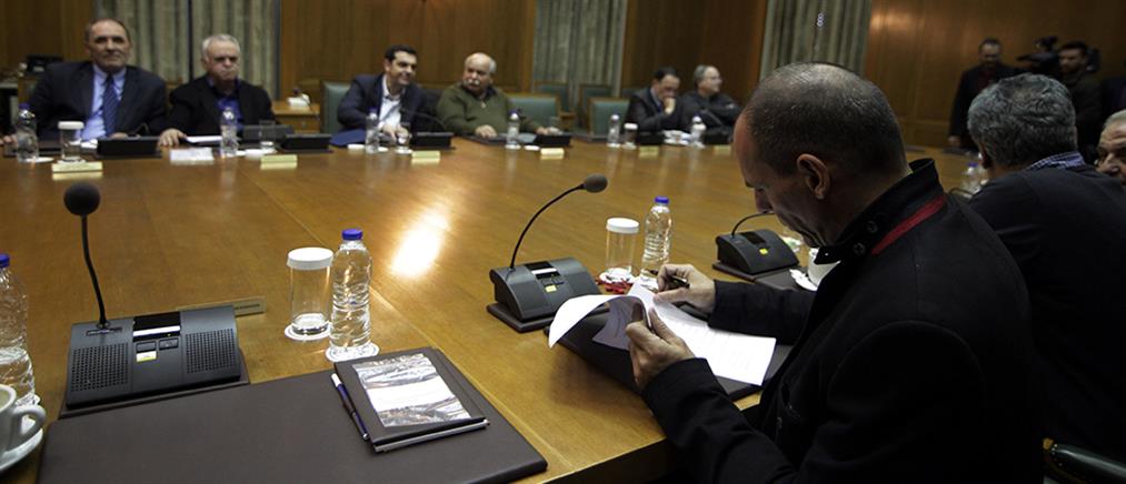Στο τραπέζι του κυβερνητικού συμβουλίου το «σχέδιο Γιούνκερ»