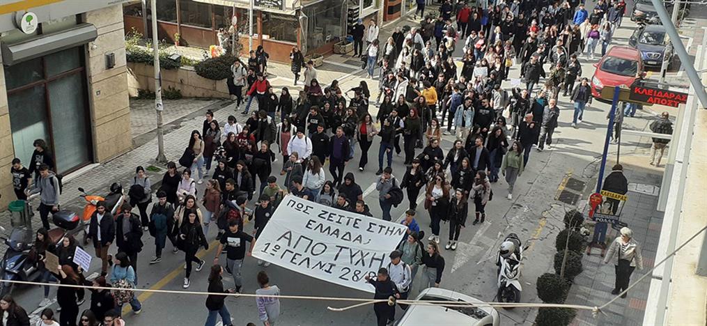 Τραγωδία στα Τέμπη - “Ποτέ ξανά”: Διαμαρτυρίες μαθητών - φοιτητών σε όλη την Ελλάδα (εικόνες)