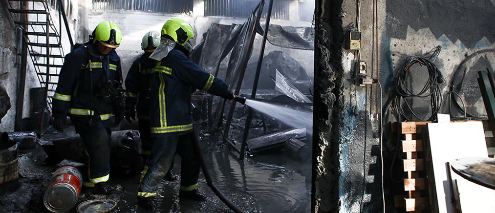 Φωτιά στον Ασπρόπυργο: Μήνυμα του 112 λόγω έκλυσης επικίνδυνων ουσιών