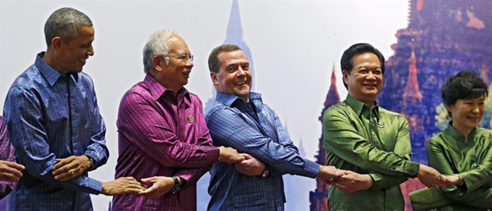 Δείτε τους ηγέτες της ASEAN με πολύχρωμα πουκάμισα