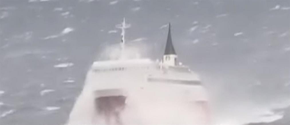 Κακοκαιρία: Η μάχη του “Fast Ferries Andros” με τα κύματα (βίντεο)