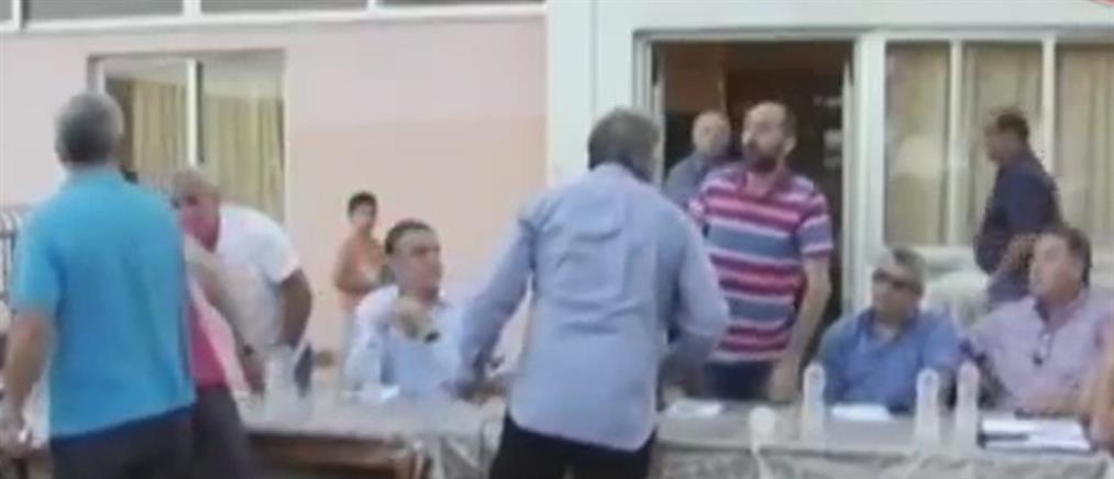 Κάτοικοι της Μόριας προπηλάκισαν τον δήμαρχο Λέσβου (βίντεο)