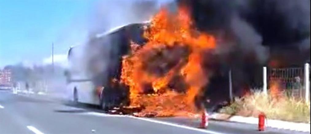 Θεσσαλονίκη: Φωτιά σε λεωφορείο του ΚΤΕΛ γεμάτο επιβάτες (εικόνες)