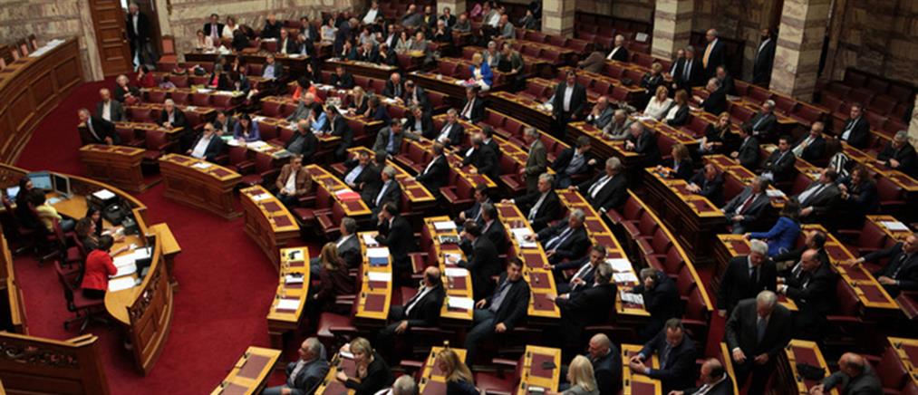 «Μαλλιά κουβάρια» στη Βουλή για την υπόθεση των υποβρυχίων