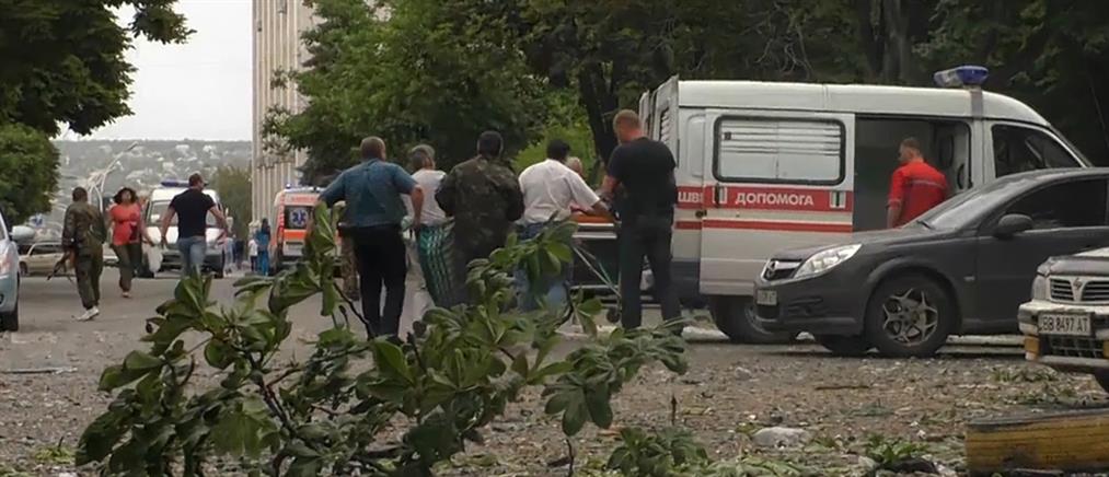 Τουλάχιστον πέντε νεκροί από επίθεση σε κτήριο στο Λουγκάνσκ