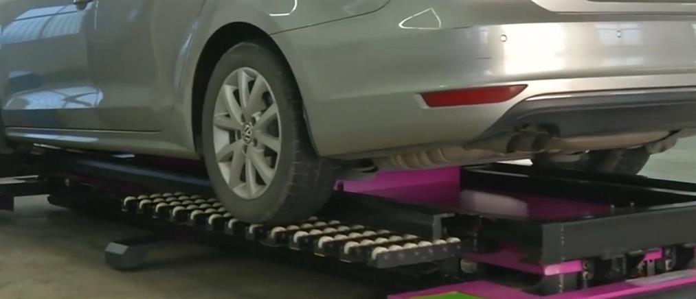 Έφτιαξαν ρομπότ… παρκαδόρο - Σηκώνει το αμάξι στις “πλάτες” του (βίντεο)