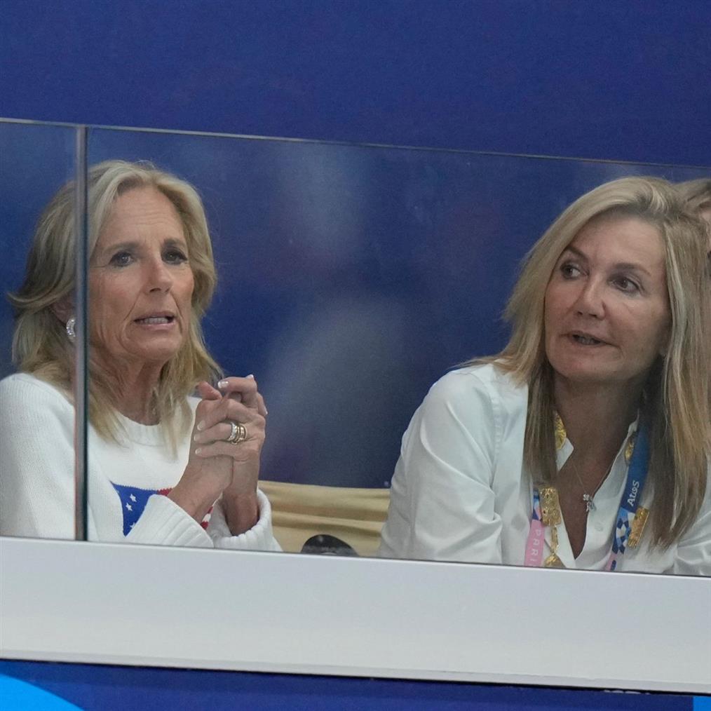 Ολυμπιακοί Αγώνες 2024: Η Μαρέβα Μητσοτάκη παρακολούθησε μαζί με την Τζιλ Μπάιντεν τον αγώνα πόλο γυναικών ΗΠΑ-Ελλάδα