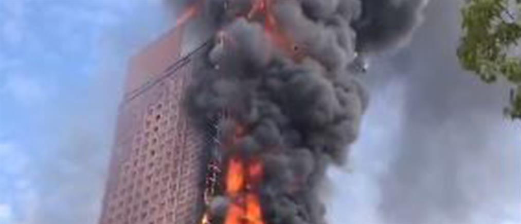 Κίνα: Μεγάλη φωτιά σε ουρανοξύστη (εικόνες)