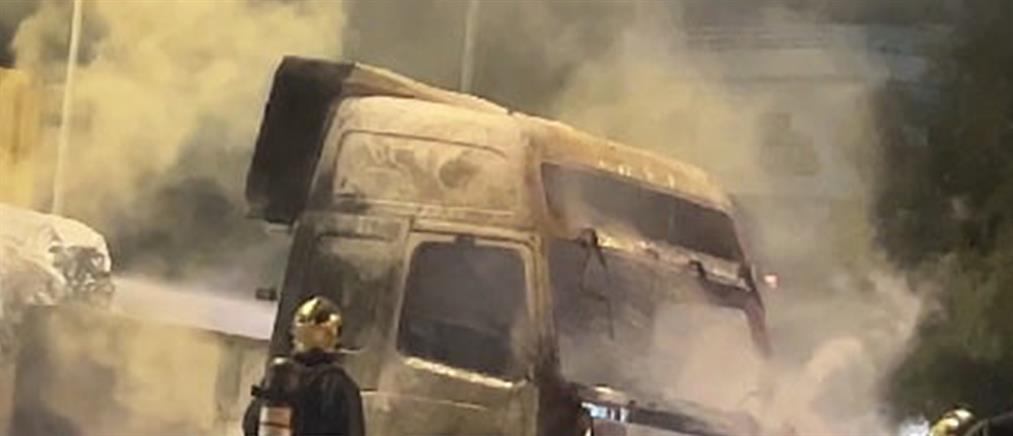 Λεωφόρος Κηφισού: Φορτηγό πήρε φωτιά (εικόνες)