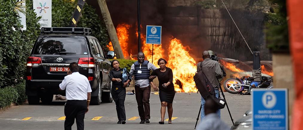 Αιματηρή επίθεση ενόπλων σε ξενοδοχείο στο Ναϊρόμπι (βίντεο)