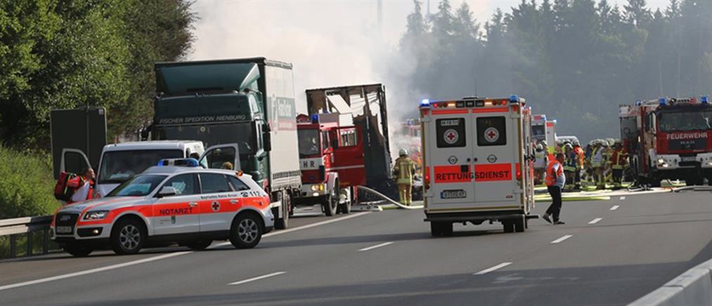 Σύγκρουση φορτηγού με λεωφορείο στη Βαυαρία
