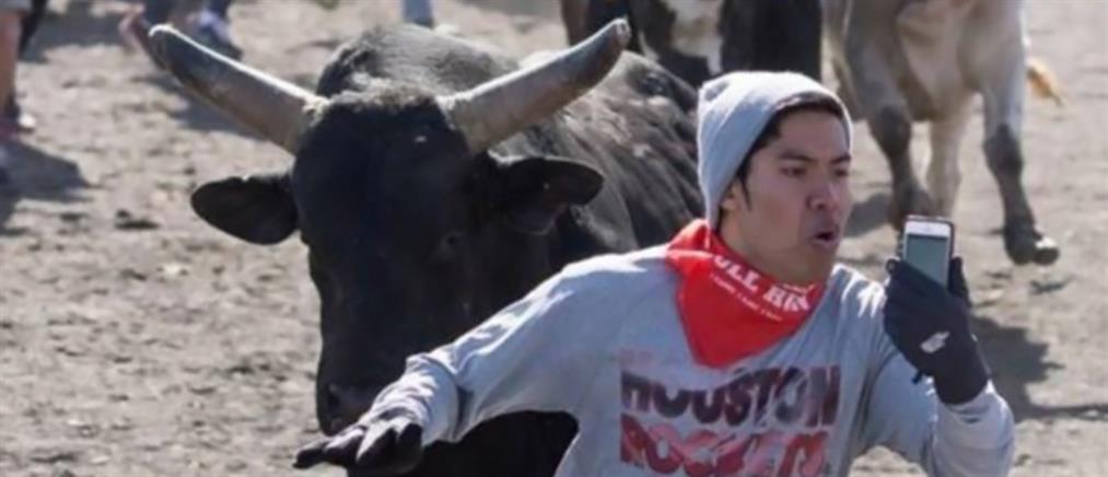 Εσύ θα έβγαζες selfie την ώρα που σε κυνηγάει… ταύρος;
