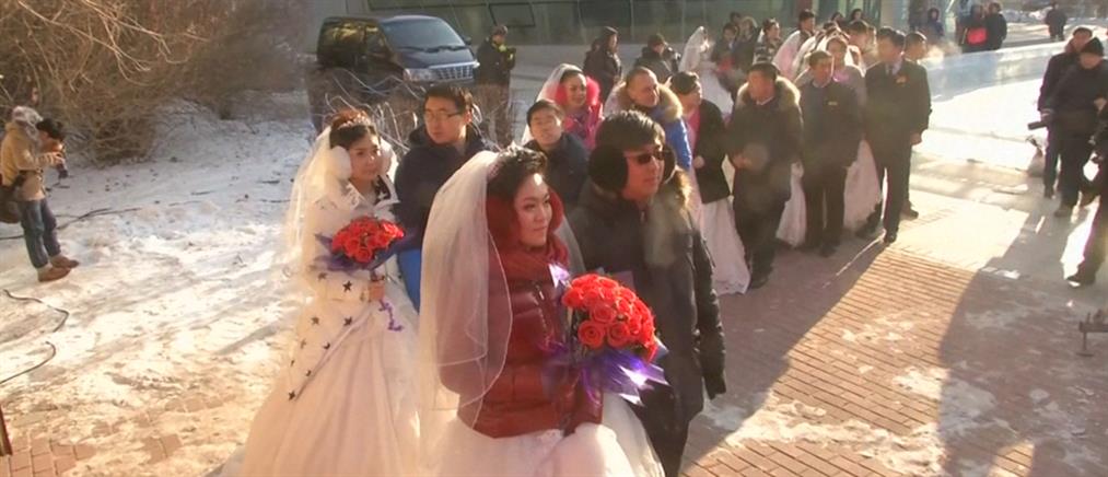 Κίνα: 15 ζευγάρια παντρεύτηκαν στους – 20 βαθμούς Κελσίου (βίντεο)