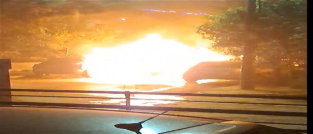 Βριλήσσια: Αυτοκίνητα τυλίχτηκαν στις φλόγες