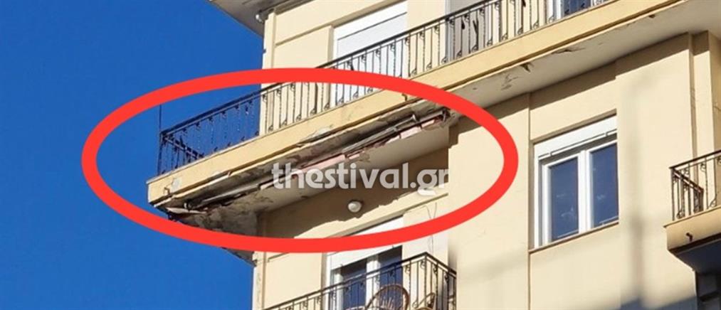 Θεσσαλονίκη: Περαστικός τραυματίστηκε από πτώση σοβάδων (εικόνες)