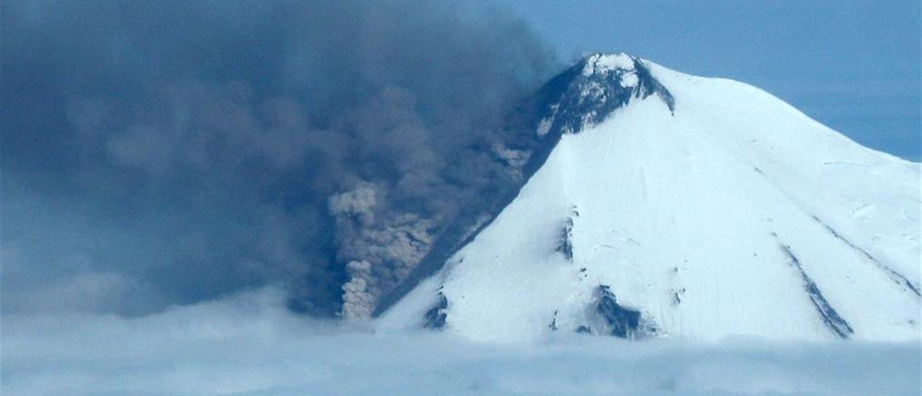 Απίστευτες εικόνες από το ηφαίστειο της Αλάσκα