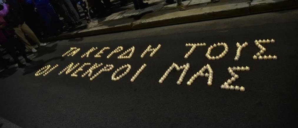 Τραγωδία στα Τέμπη - ΚΝΕ: Τα κέρδη τους, οι νεκροί μας έγραψαν με κεριά (εικόνες)