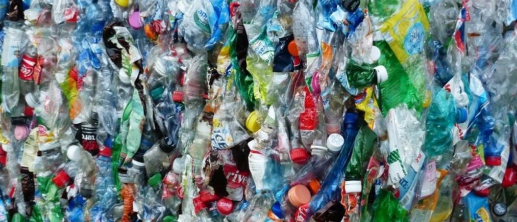 Ασφαλτοστρώνουν δρόμους με πλαστικά που δεν ανακυκλώνονται