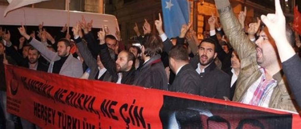 Τούρκοι διαδηλωτές επιτέθηκαν σε… λάθος προξενείο