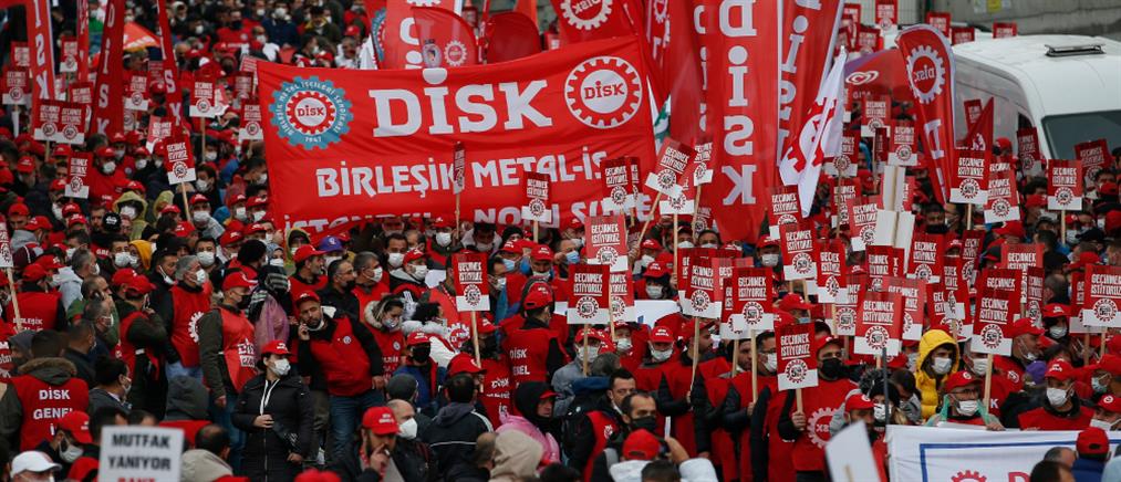 Τουρκία: Ογκώδης διαμαρτυρία για την οικονομία (εικόνες)