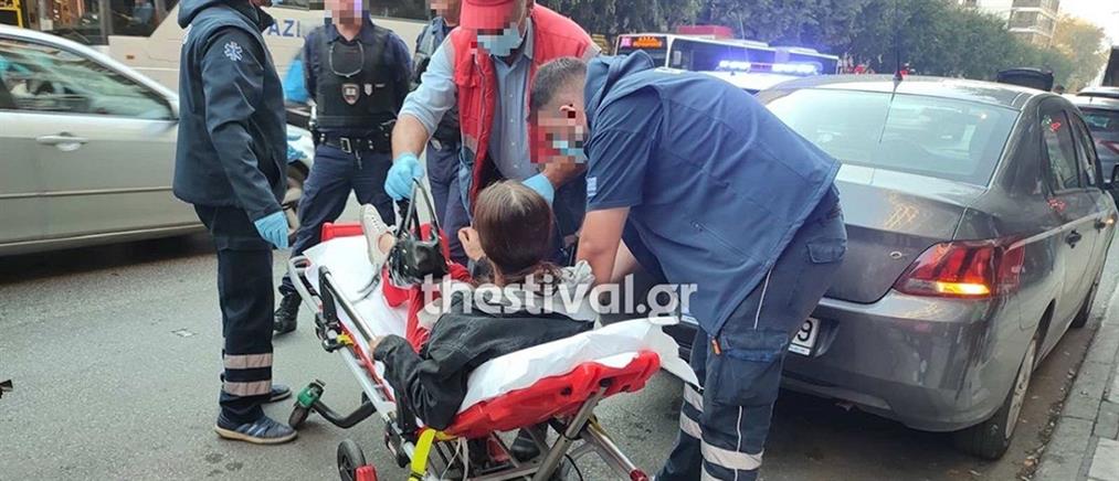 Θεσσαλονίκη: κοπέλα “κρεμάστηκε” από το αμάξι του πατέρα της (εικόνες)