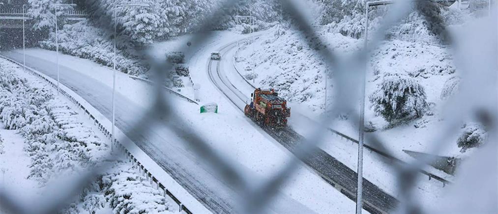 Κακοκαιρία “Μπάρμπαρα”- Κοζάνη: Λεωφορείο ΚΤΕΛ “εγκλωβίστηκε” για 8 ώρες στο χιόνι