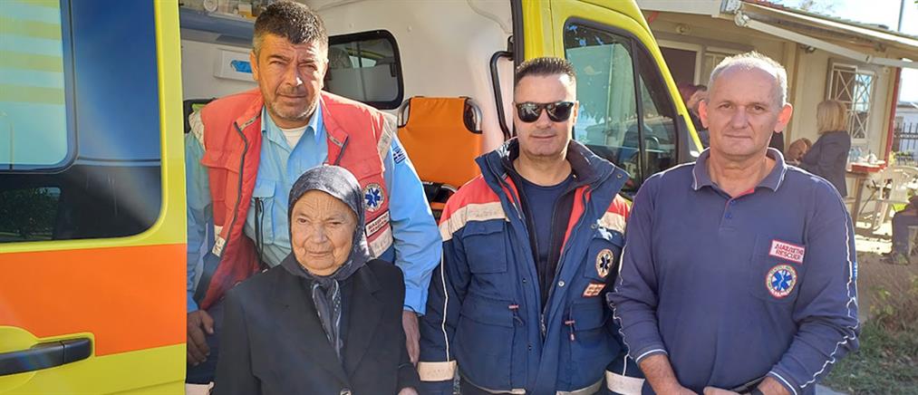 Μεσολόγγι: Συνταξιούχος αγρότισσα δώρισε ασθενοφόρο στο ΕΚΑΒ (εικόνες)