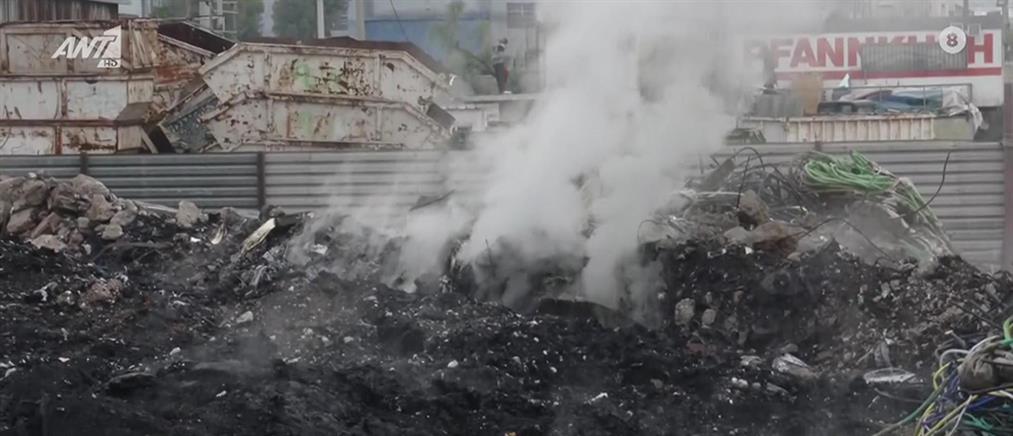 Ασπρόπυργος: Σε ύφεση η φωτιά στο εργοστάσιο (βίντεο)