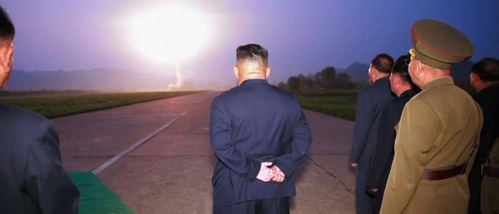 Βόρεια Κορέα: Ο Κιμ Γιονγκ Ουν επέβλεψε άσκηση “πυρηνικής αντεπίθεσης”