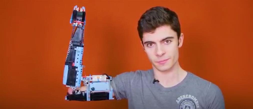 Έφτιαξε χέρι από …lego για να συμπληρώσει το άκρο που του έλειπε! (βίντεο)