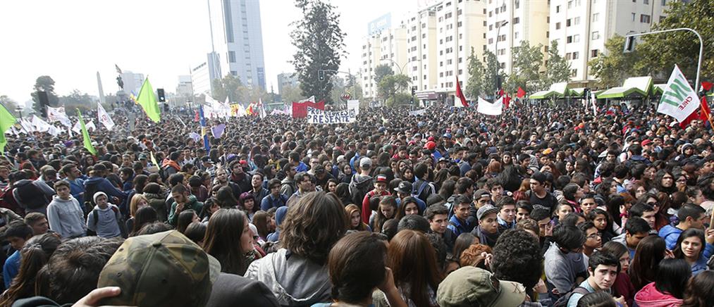 Χιλή: Ογκώδης διαδήλωση για την αλλαγή του εκπαιδευτικού συστήματος