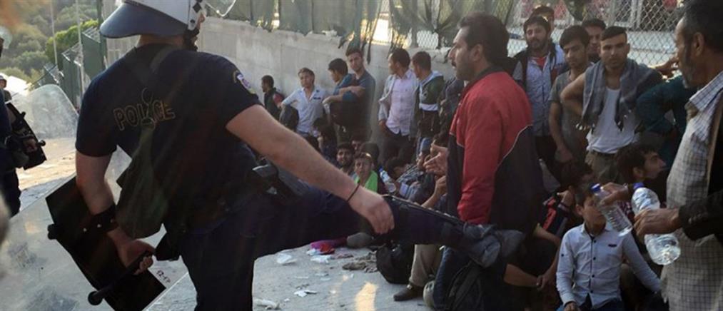 ΣΥΡΙΖΑ: Ντροπή για τη δημοκρατία η εικόνα του αστυνομικού που κλωτσά πρόσφυγες