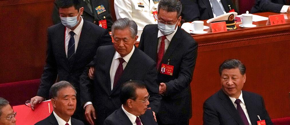 Κίνα: Ο Χου Τζιντάο “βγήκε σηκωτός” από το συνέδριο - Ο Σι Τσιπίνγκ ξανά Πρόεδρος (βίντεο)