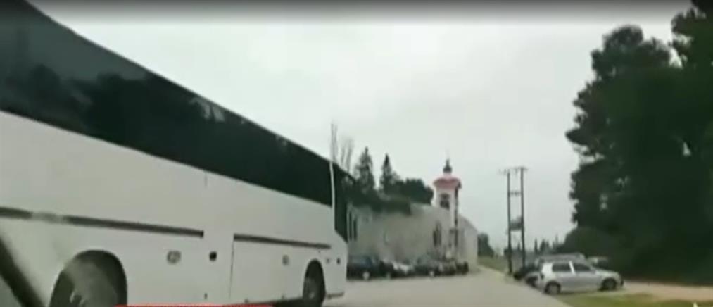 Ασυνείδητοι πήγαν με λεωφορείο σε μοναστήρι για την λειτουργία! (βίντεο)
