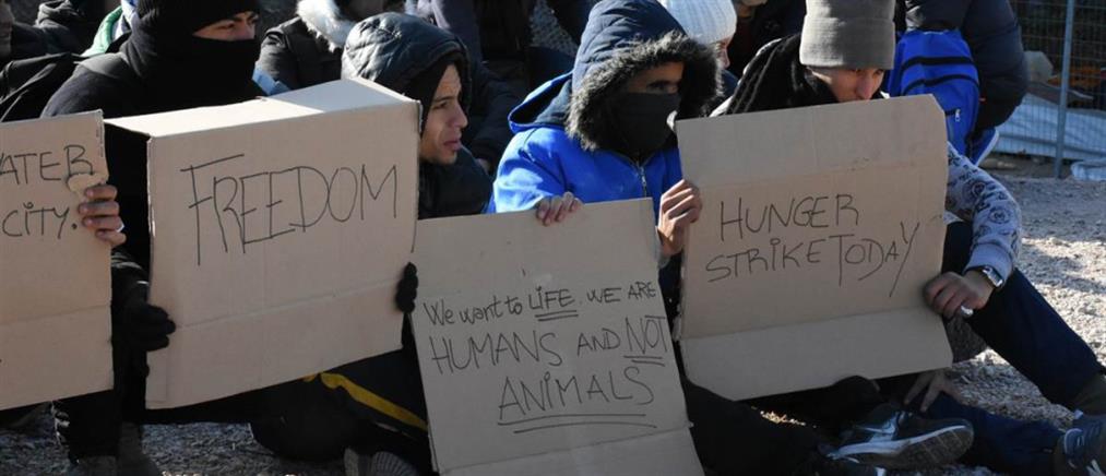 Συνεχίζουν την απεργία πείνας οι πρόσφυγες στη Μυτιλήνη