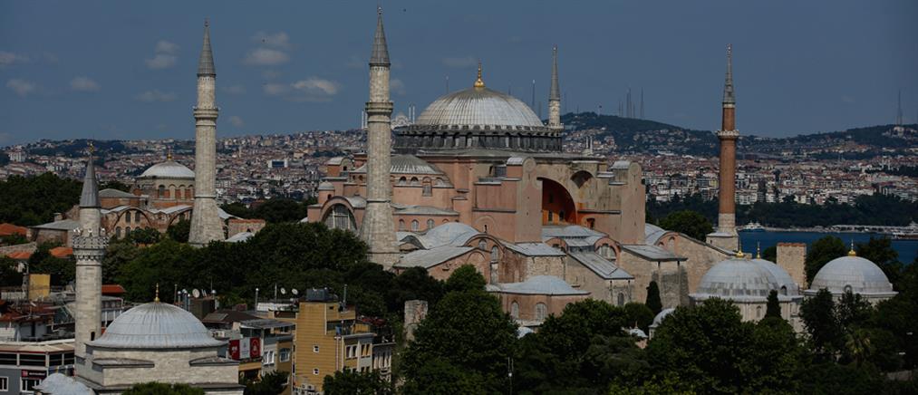 Ερντογάν: Η Αγία Σοφιά στο νέο τουρκικό διαβατήριο