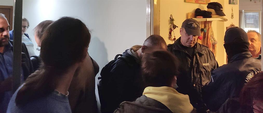 Ιωάννα Κολοβού: ένταση κατά την έξωση στη δημοσιογράφο για “κόκκινο δάνειο” (εικόνες)