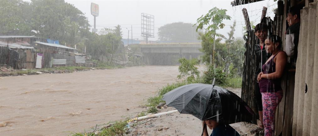 Φονικό το πέρασμα της τροπικής καταιγίδας και από την Νικαράγουα (εικόνες)