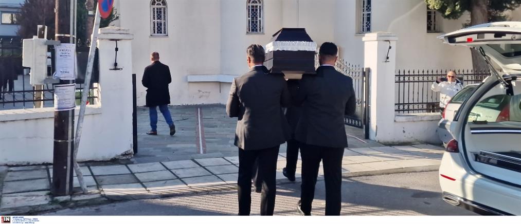 Δολοφονία εγκύου: Η κηδεία της 41χρονης και το “βαρύ παρελθόν” του συντρόφου της (εικόνες)