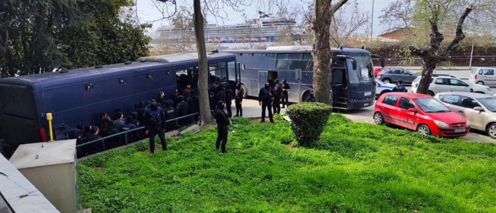 Θεσσαλονίκη – ΑΠΘ: Οι κατηγορίες για τους συλληφθέντες και τα ευρήματα των Αρχών (εικόνες)